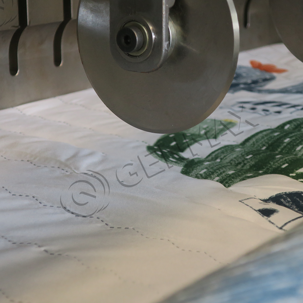 UX4 ultrasonic quilting machine