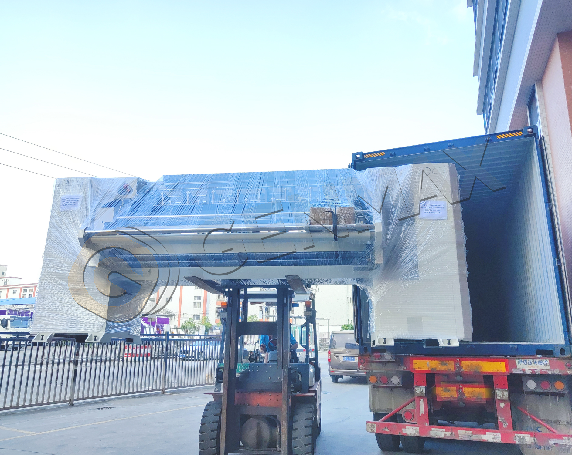 SEMI-AUTOMATIC TAPE EDGE MACHINE&MULTIFUNCTION OVERLOCK FLANGING MACHINE&COMPUTERIZED CHAIN STITCH MULTI- NEEDLE QUILTING MACHINE&SPONGE BORING MACHINE&SPONGE CAROUSEL CUTTING MACHINE_00014