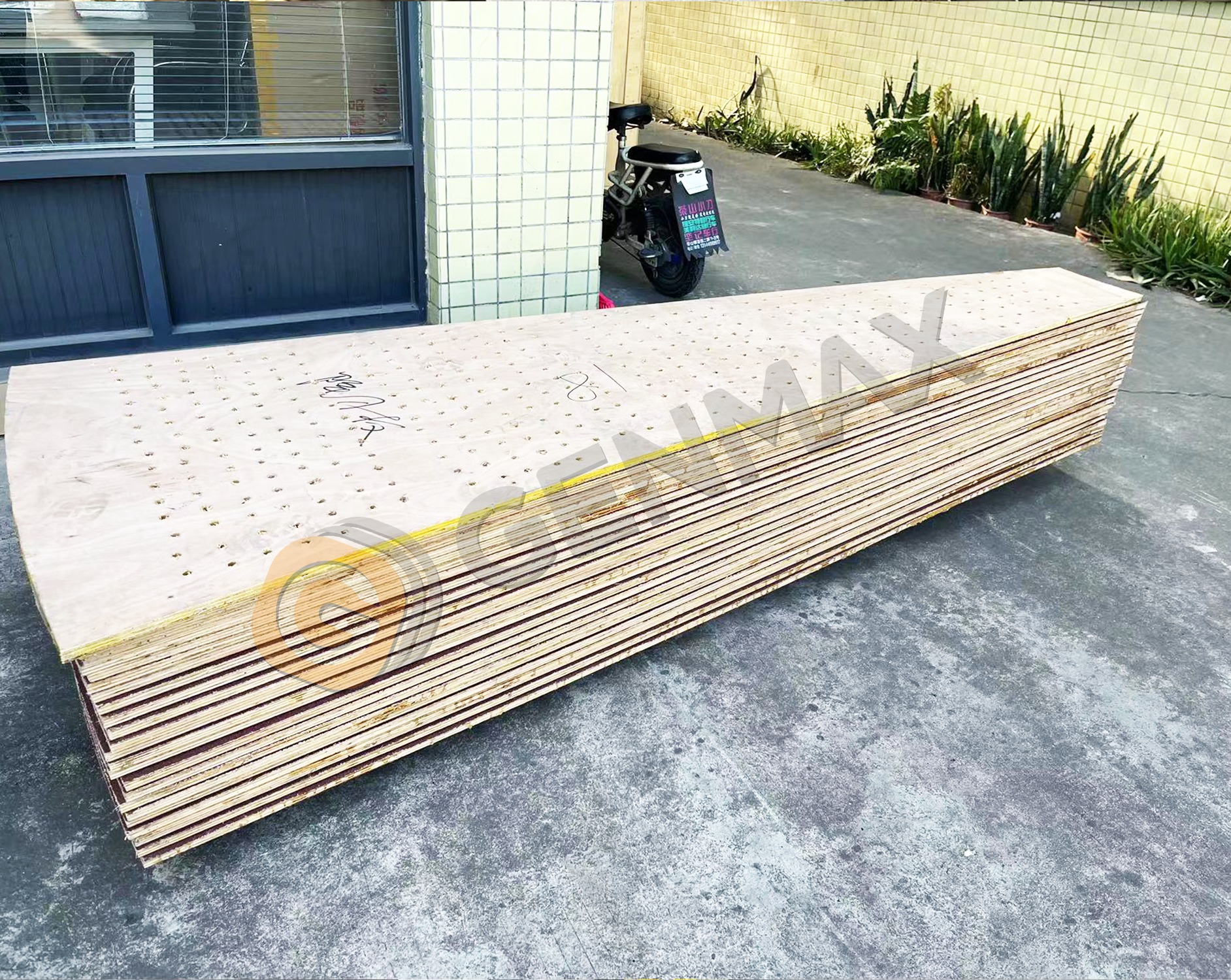 GENMAX SPNGE CUTTING MACHINE 3