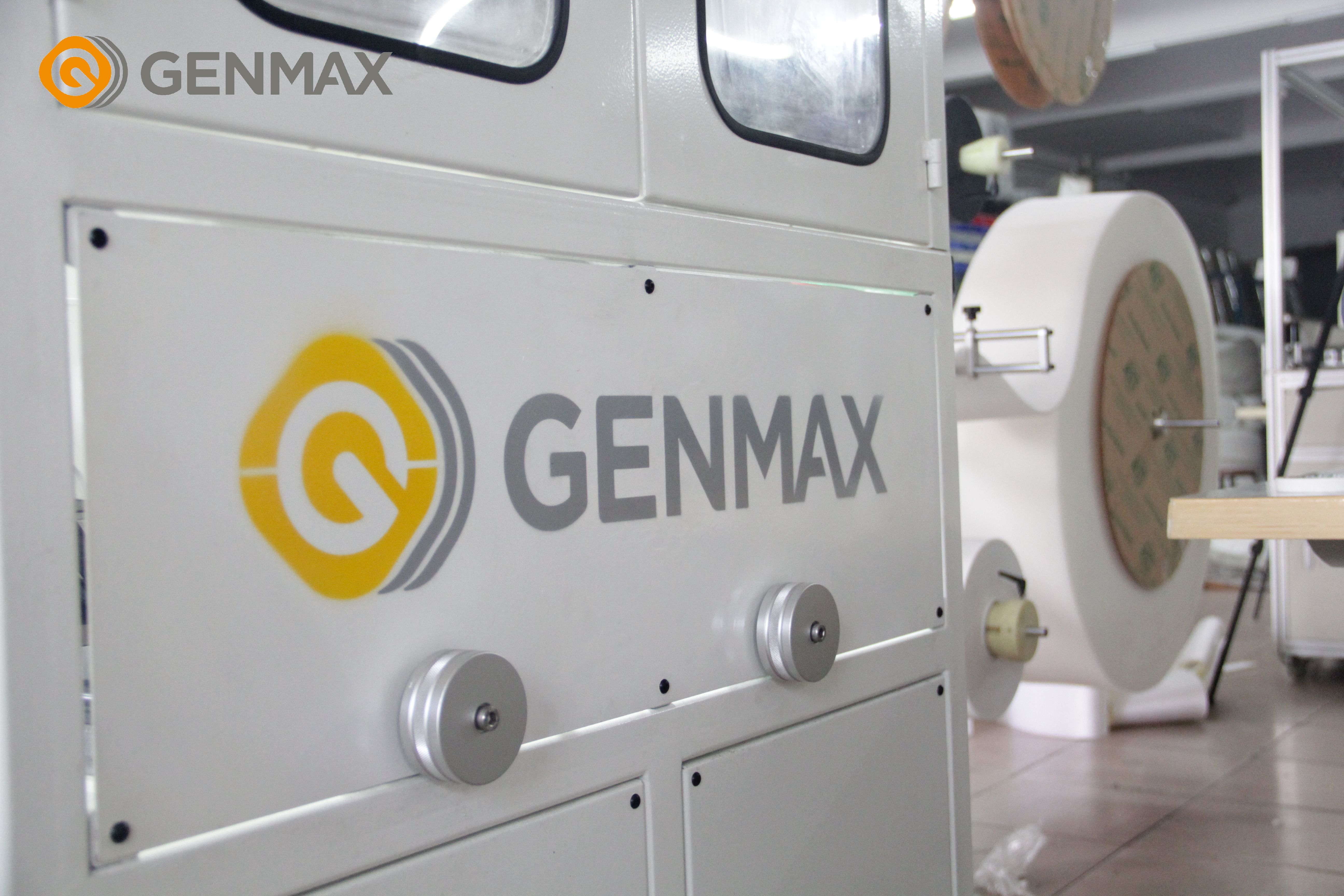 调整锁边的距离宽度